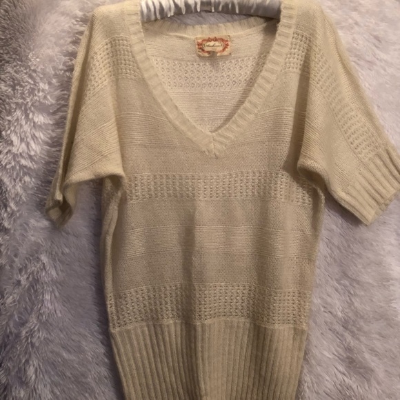 Knitted V-neck Sweater - Picture 4 of 4